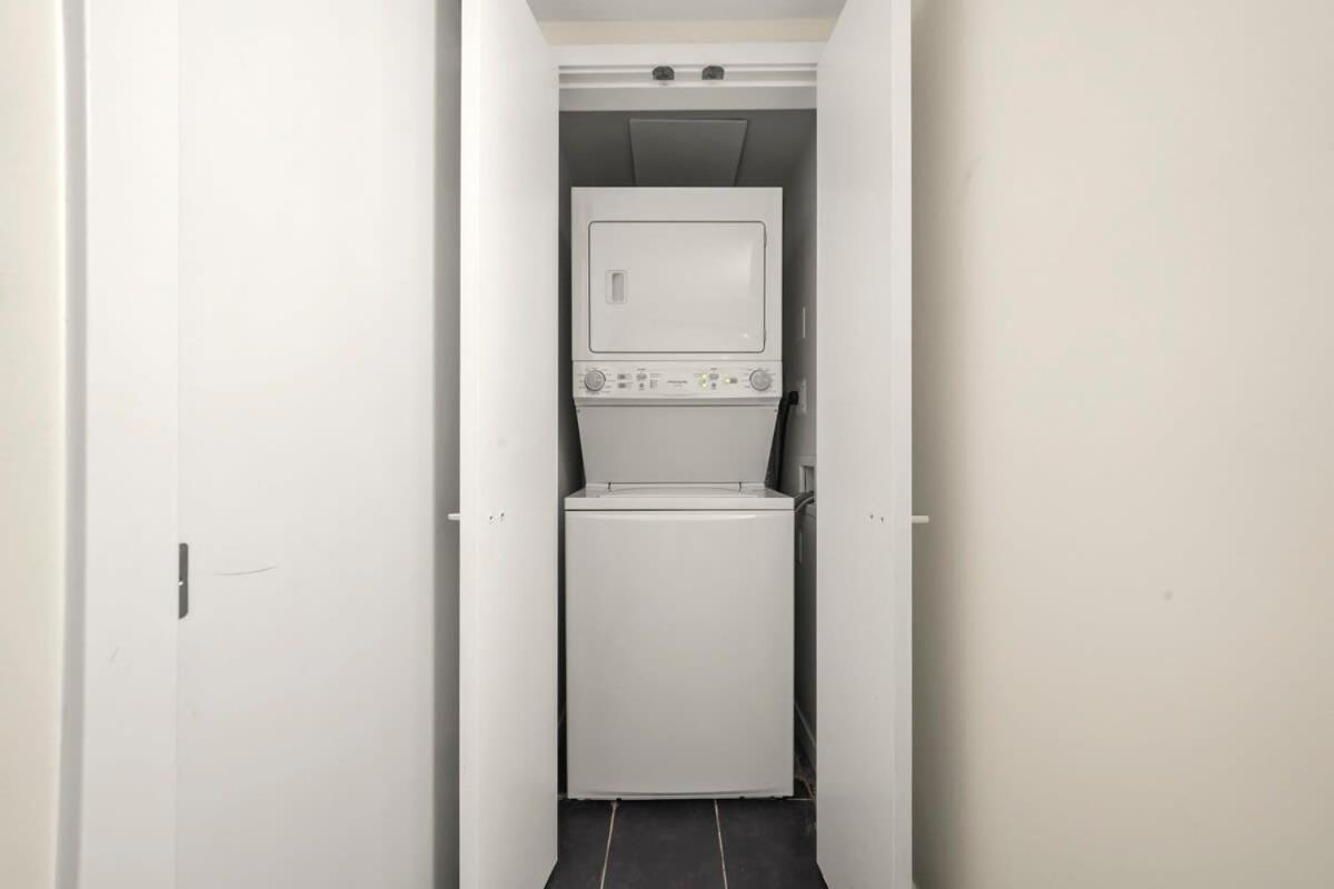 Dazzling Condo By Stadium Downtown With Free Parking Ванкувер Экстерьер фото