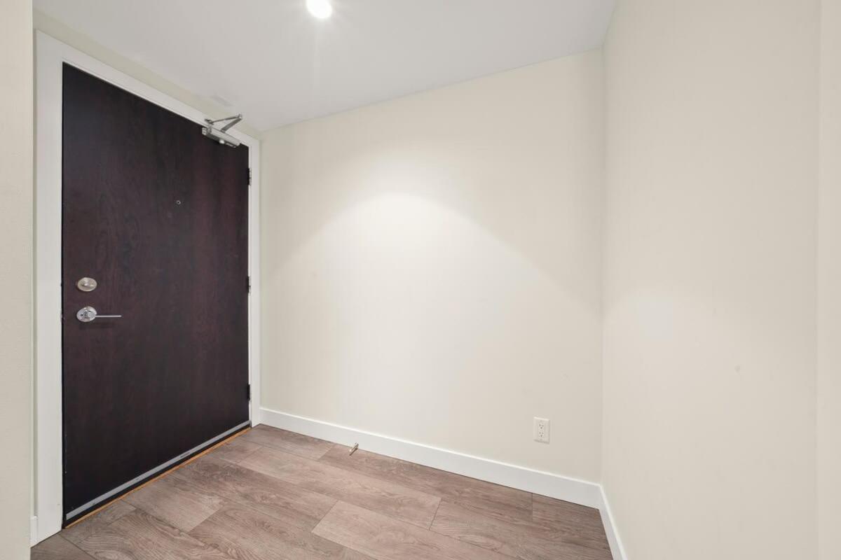 Dazzling Condo By Stadium Downtown With Free Parking Ванкувер Экстерьер фото