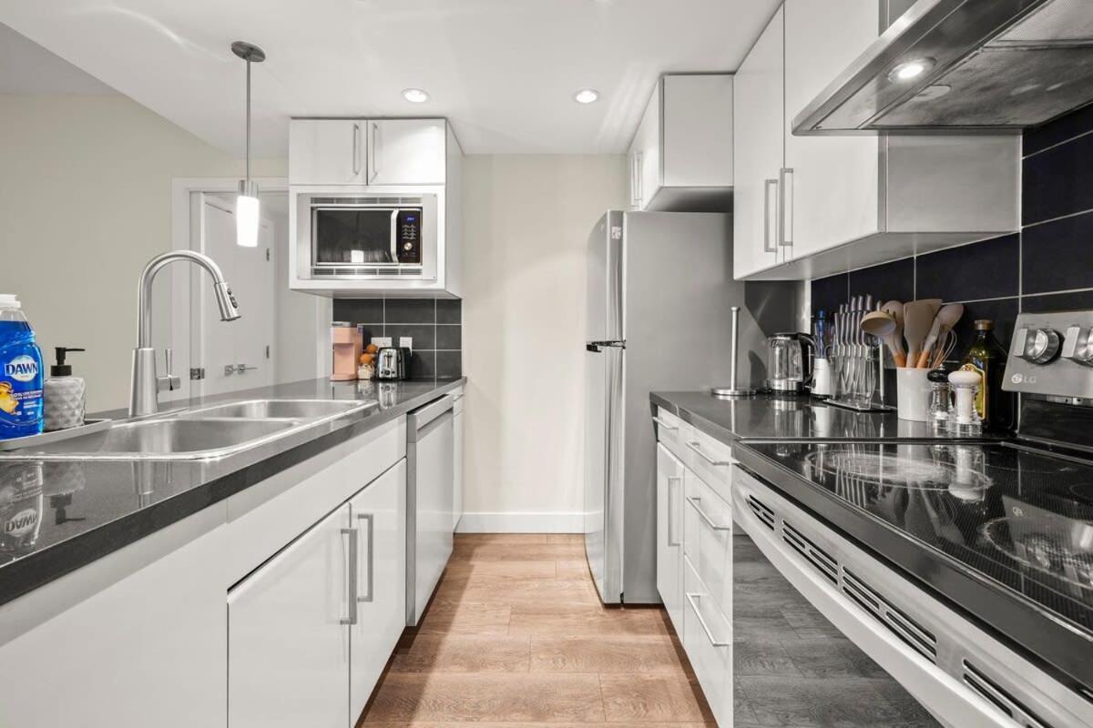 Dazzling Condo By Stadium Downtown With Free Parking Ванкувер Экстерьер фото