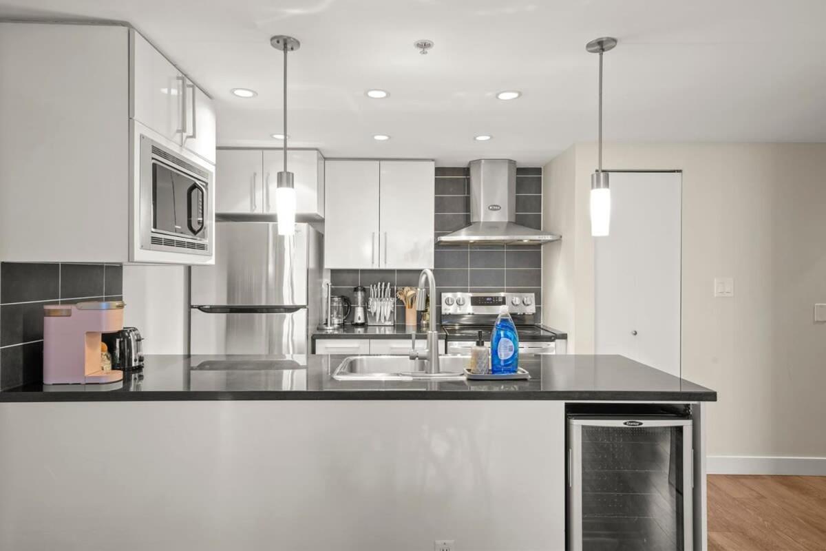 Dazzling Condo By Stadium Downtown With Free Parking Ванкувер Экстерьер фото