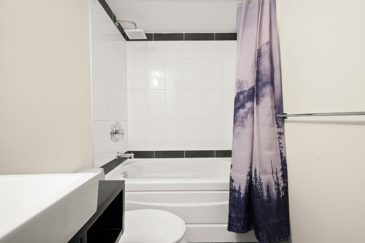 Dazzling Condo By Stadium Downtown With Free Parking Ванкувер Экстерьер фото